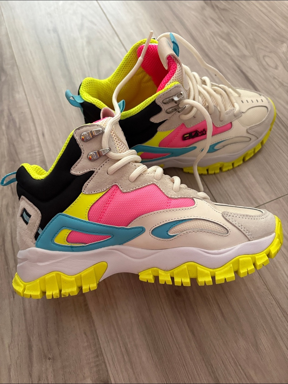 FILA women White Sneakers with Pink, Neon Yellow & Blue Accents brand new - Picture 9 of 12